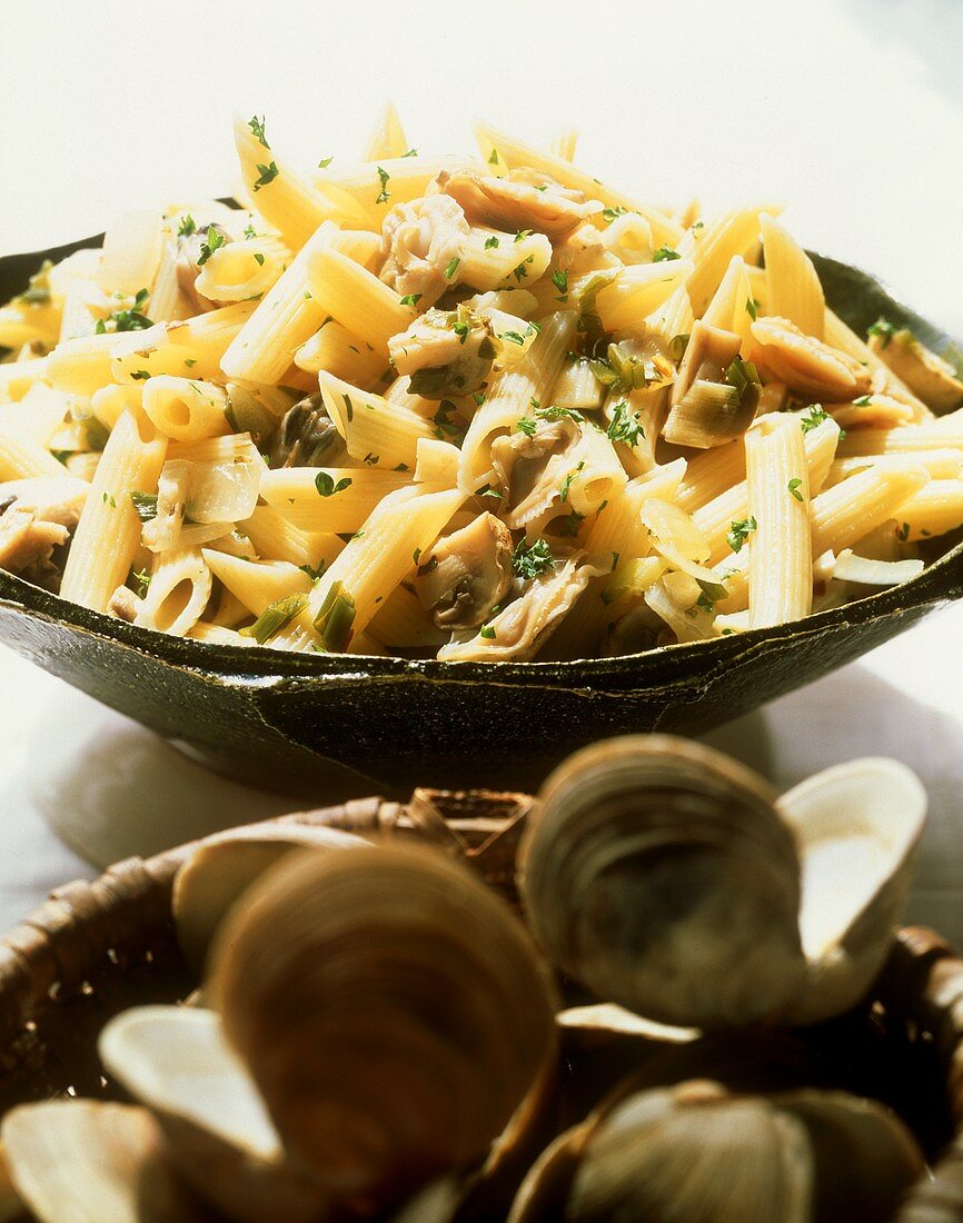 Pasta con le vongole veraci (Pasta with clam sauce)