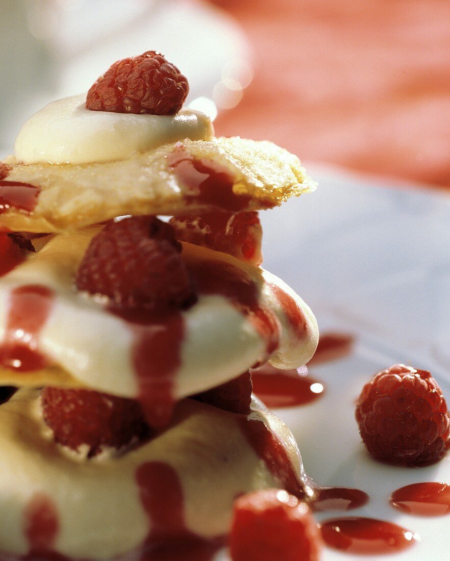 Napoleon - Schichtspeise mit Himbeeren & Sahne