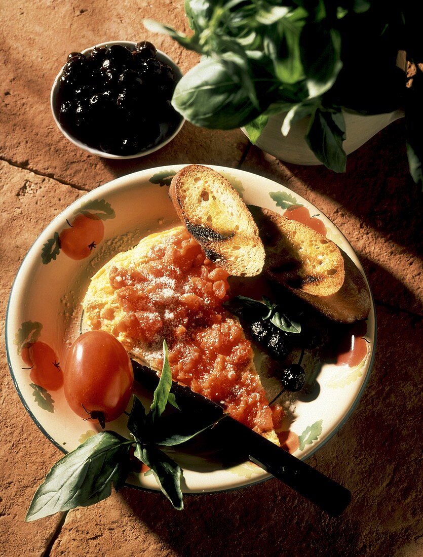 Frittata al pomodoro (Frittata with tomato sauce and olives)