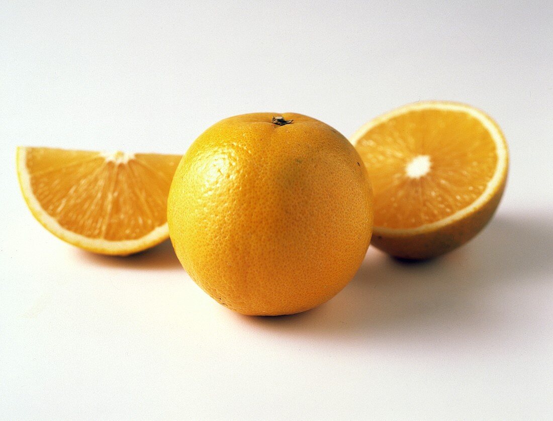 Ganze Orange, Orangenhälfte & Orangenschnitz