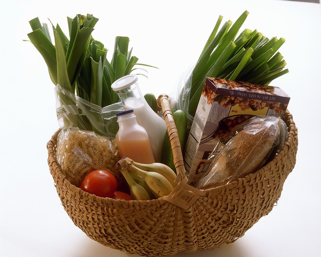 Gemüse, Obst und Lebensmittel im Korb