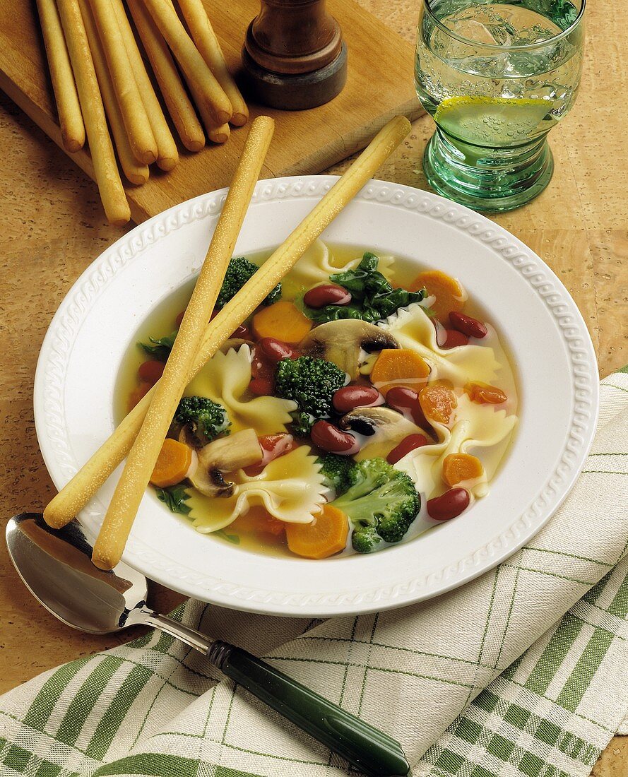 Minestra allegra (Vegetable soup with farfalle)