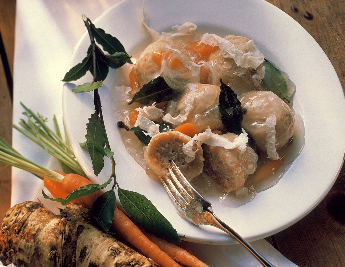 Gefilte Fisch (Fischklösschen in Gelee mit Meerrettich)