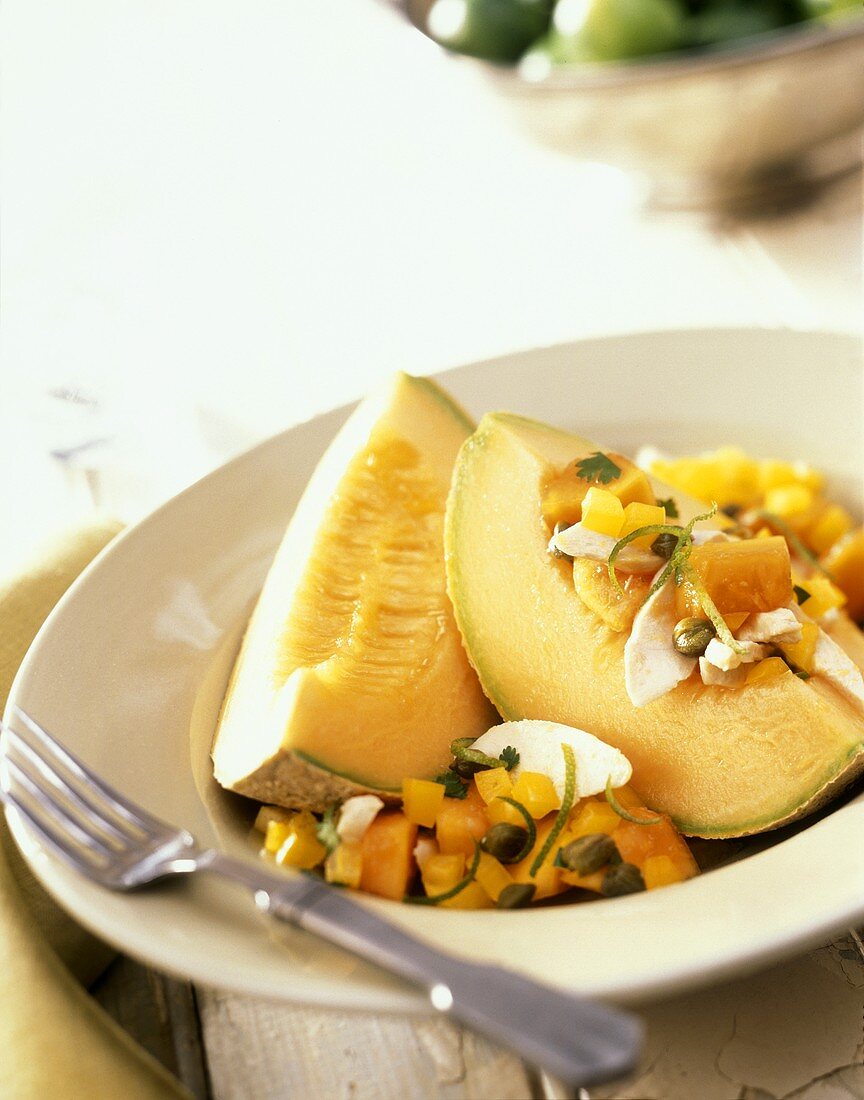 Hähnchen-Papaya-Salat mit Melonenschnitzen