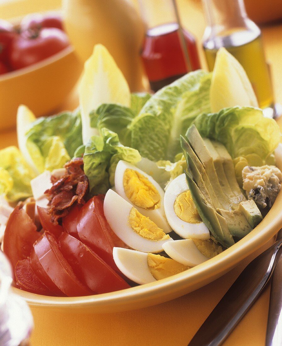 Cobb Salat (Gemüsesalat mit Ei und Käse)