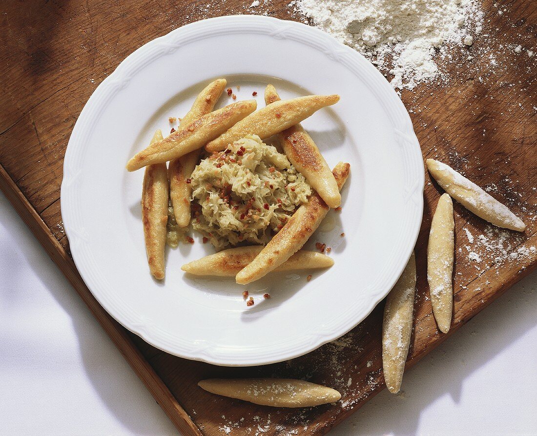 Fingernudeln mit Sauerkraut