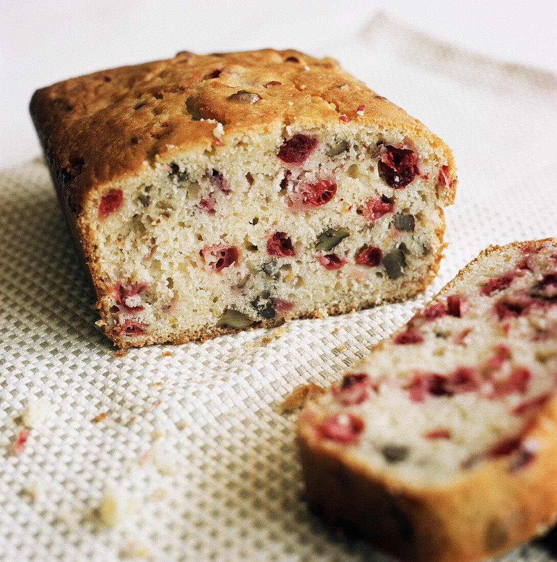 Cranberry-Walnuss-Brot, angeschnitten