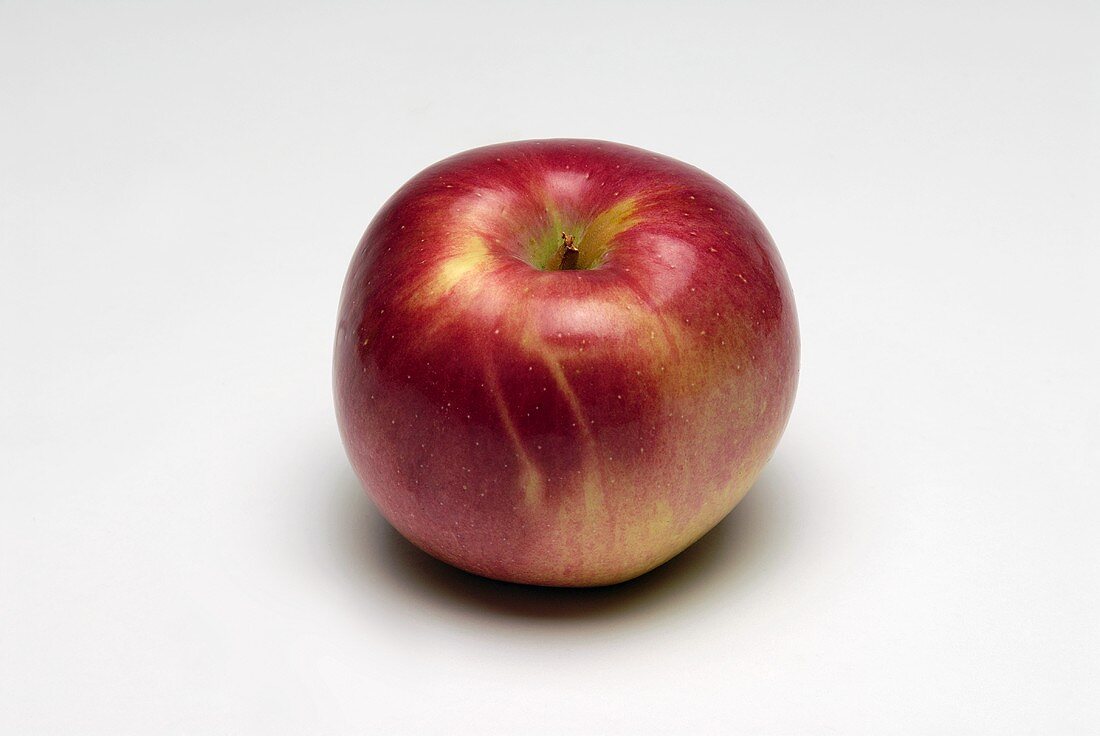 A red apple (variety: Fortune)