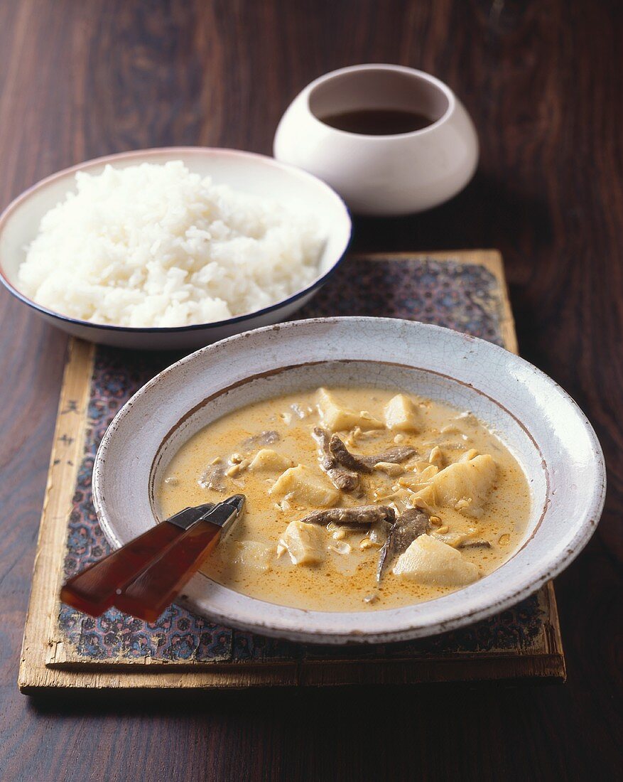 Gaeng massamun (Rindercurry mit Erdnüssen, Thailand)