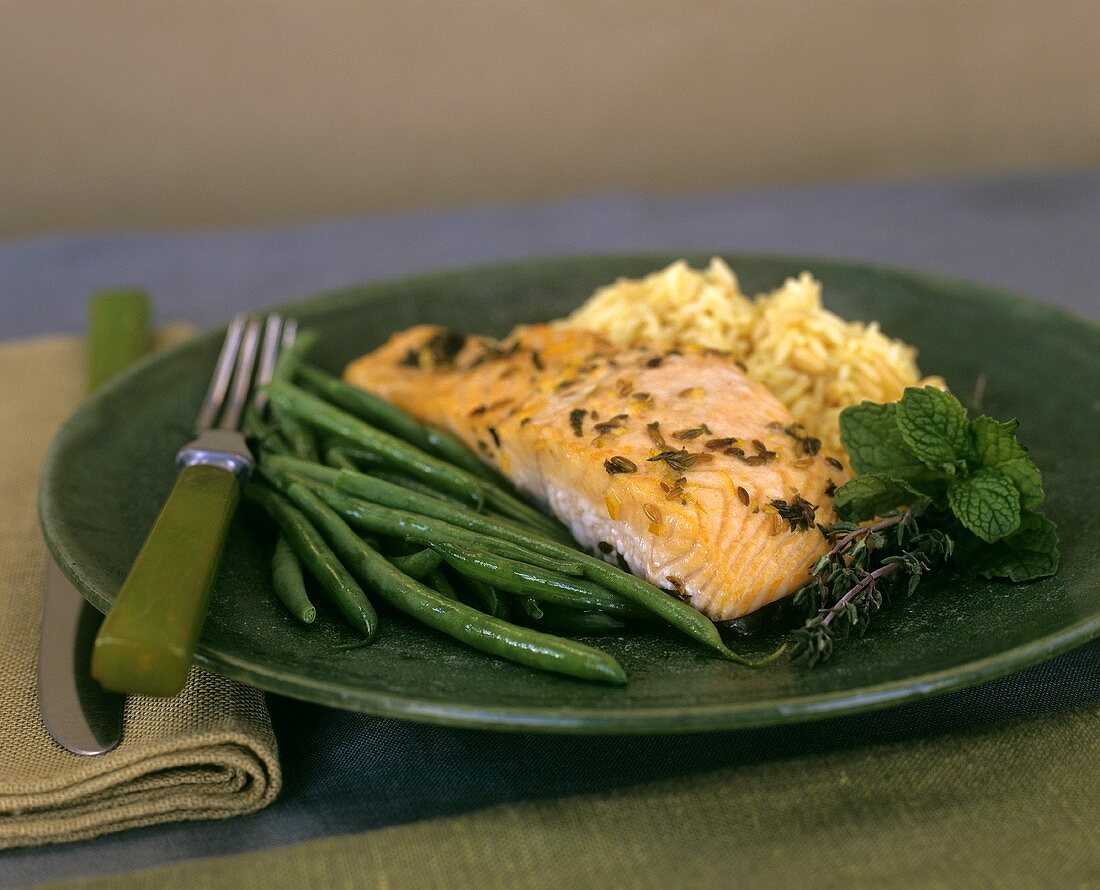 Salmon fillet with French beans