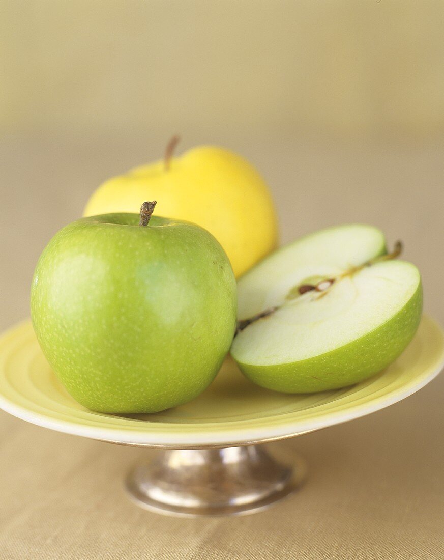 Still life with apples (Granny Smith and Golden Delicious)