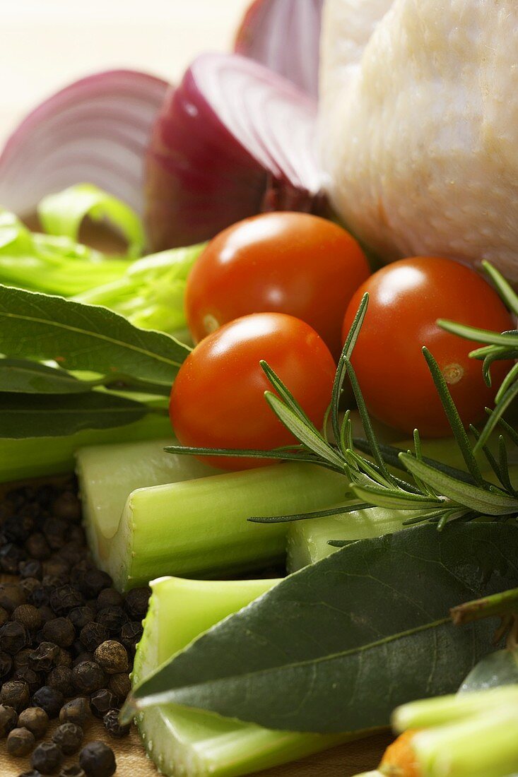 Vegetables and Peppercorns with Whole Chicken