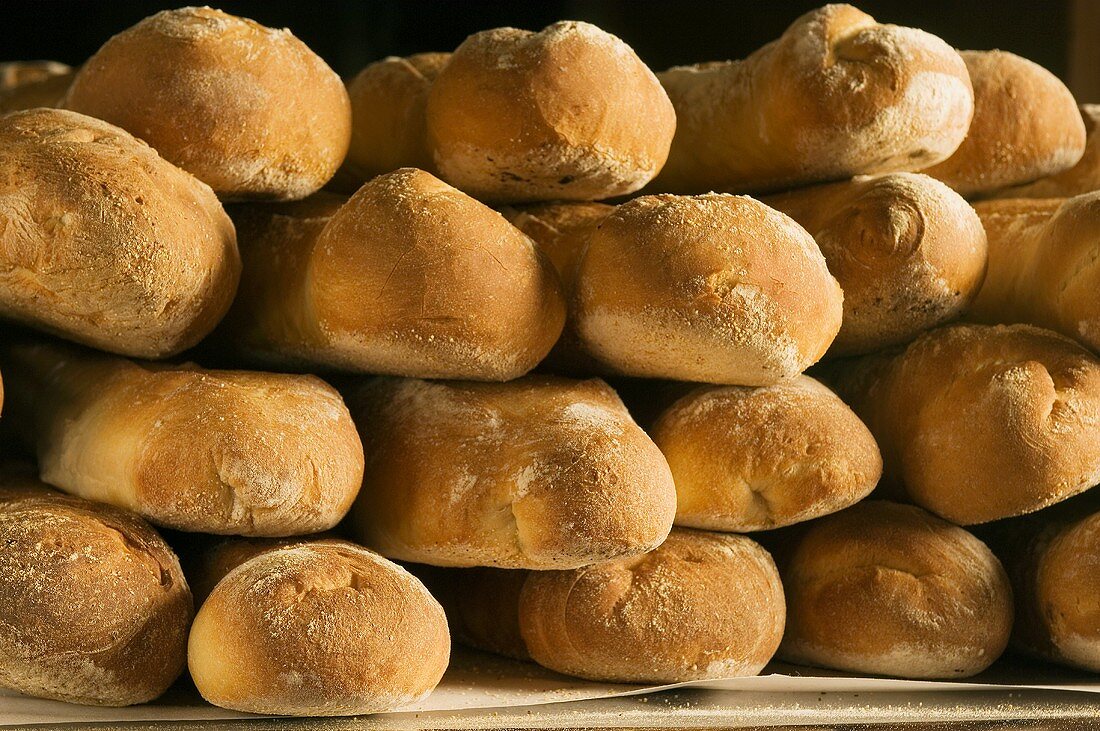 Viele Brote, gestapelt