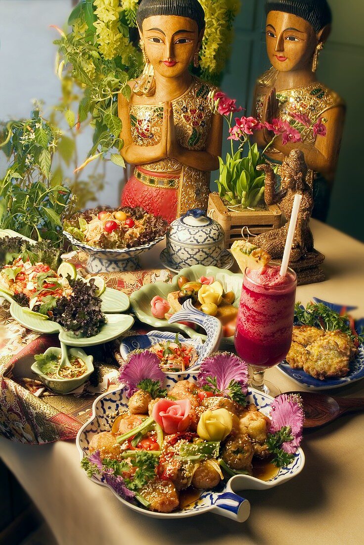 Buffet mit Gerichten aus Thailand