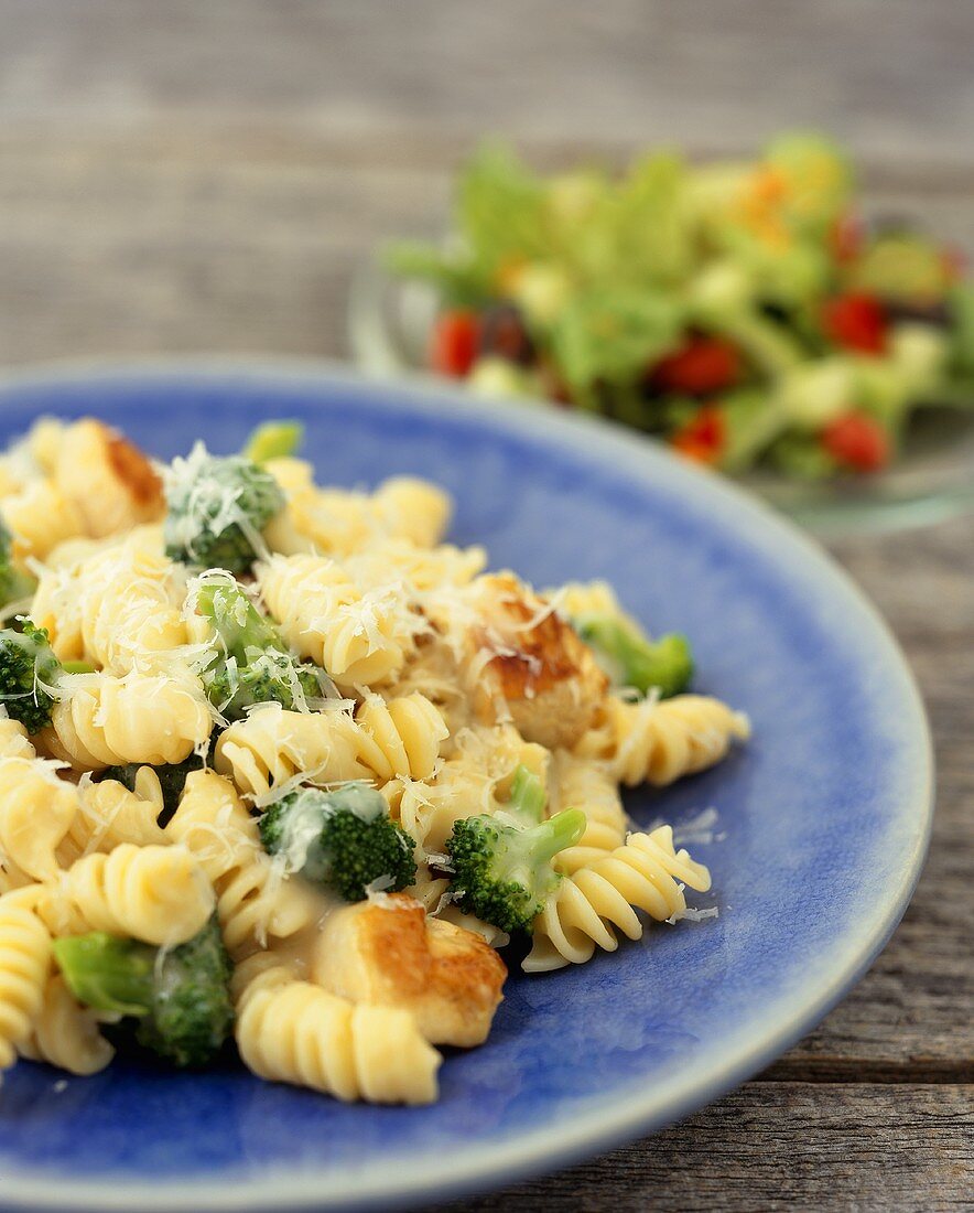 Fusilli mit Hühnchen, Brokkoli und Käse