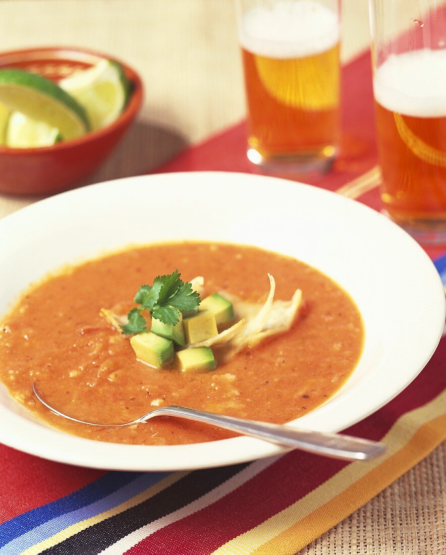 Bohnensuppe mit Avocado (Mexiko)