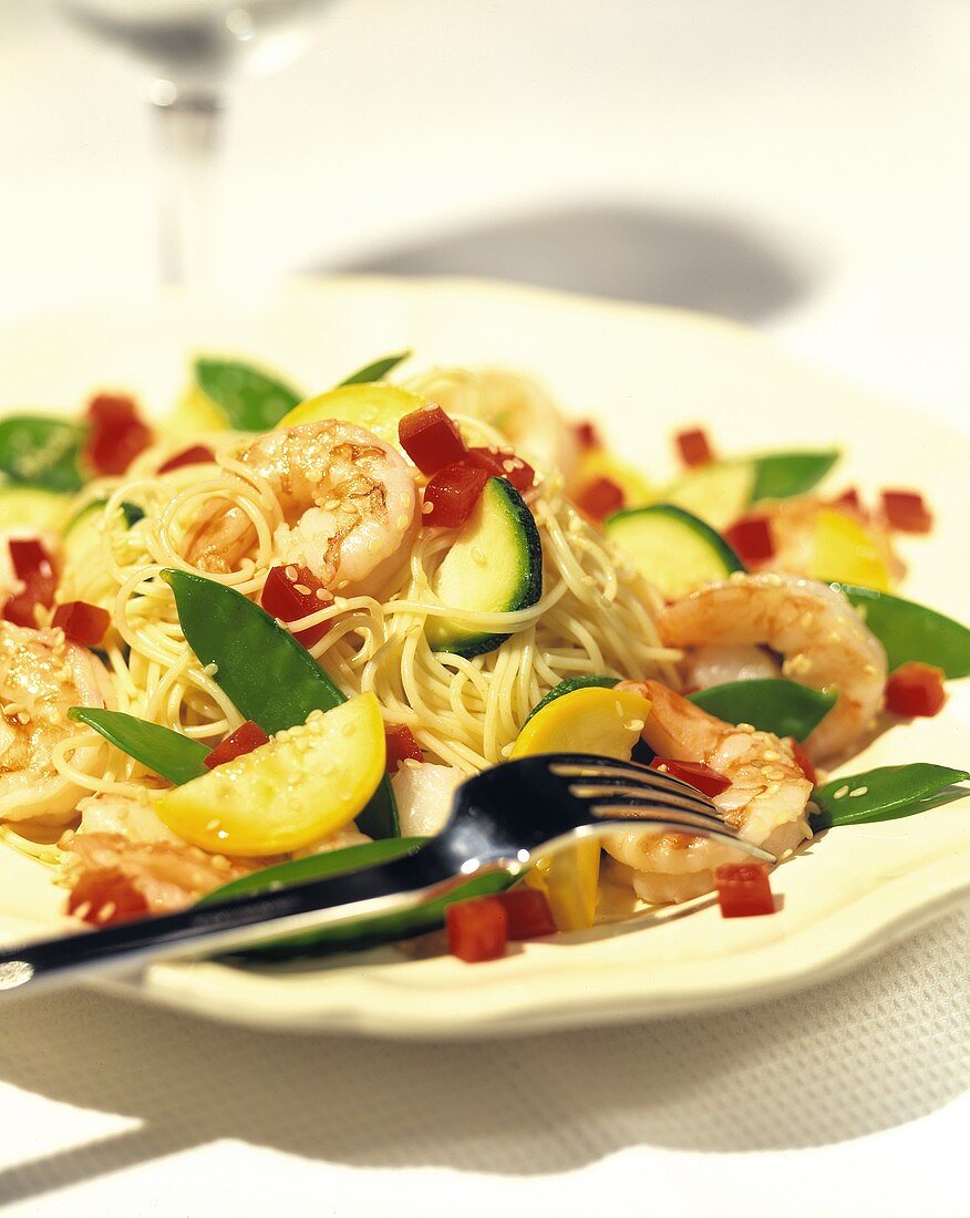 Spaghetti mit Garnelen und Gemüse