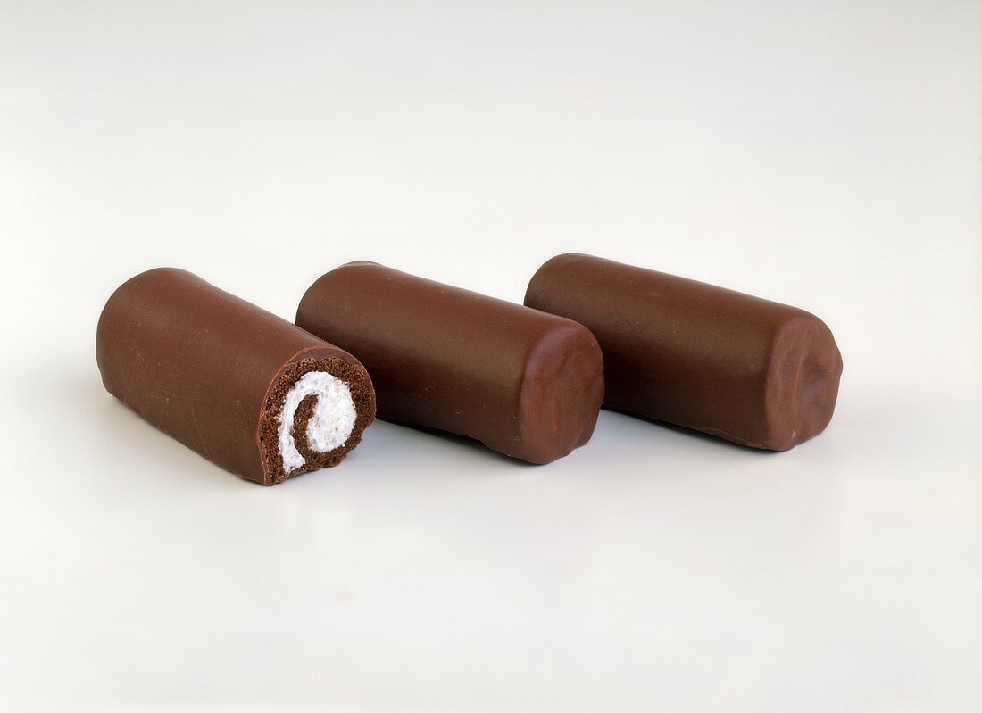 Drei Chocolate Roll Yodels (Gebäckröllchen mit Füllung, USA)