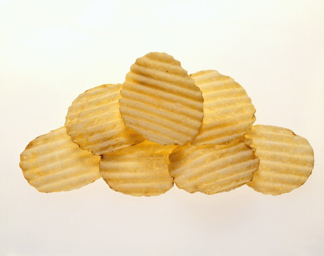 Mehrere geriffelte Kartoffelchips