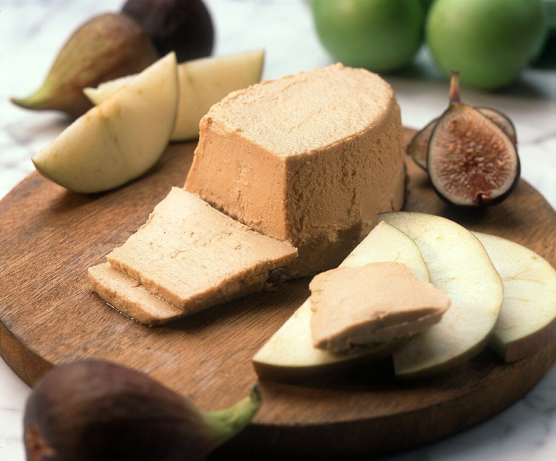 Gänselebermousse mit Früchten