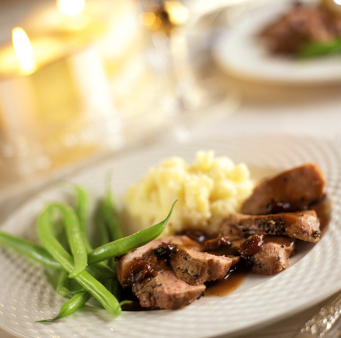 Entenbrust mit Sherrysauce, grünen Bohnen und Kartoffelpüree