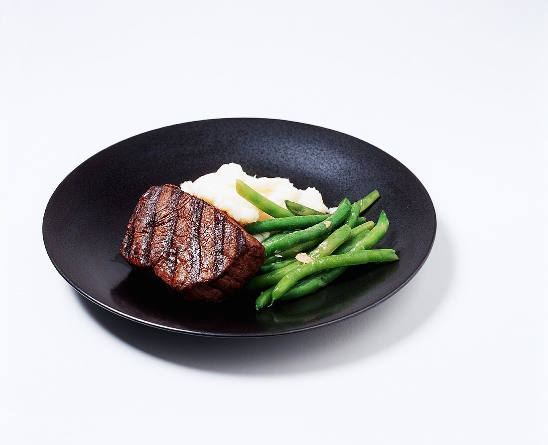 Filet Mignon with Mashed Potatoes and Green Beans