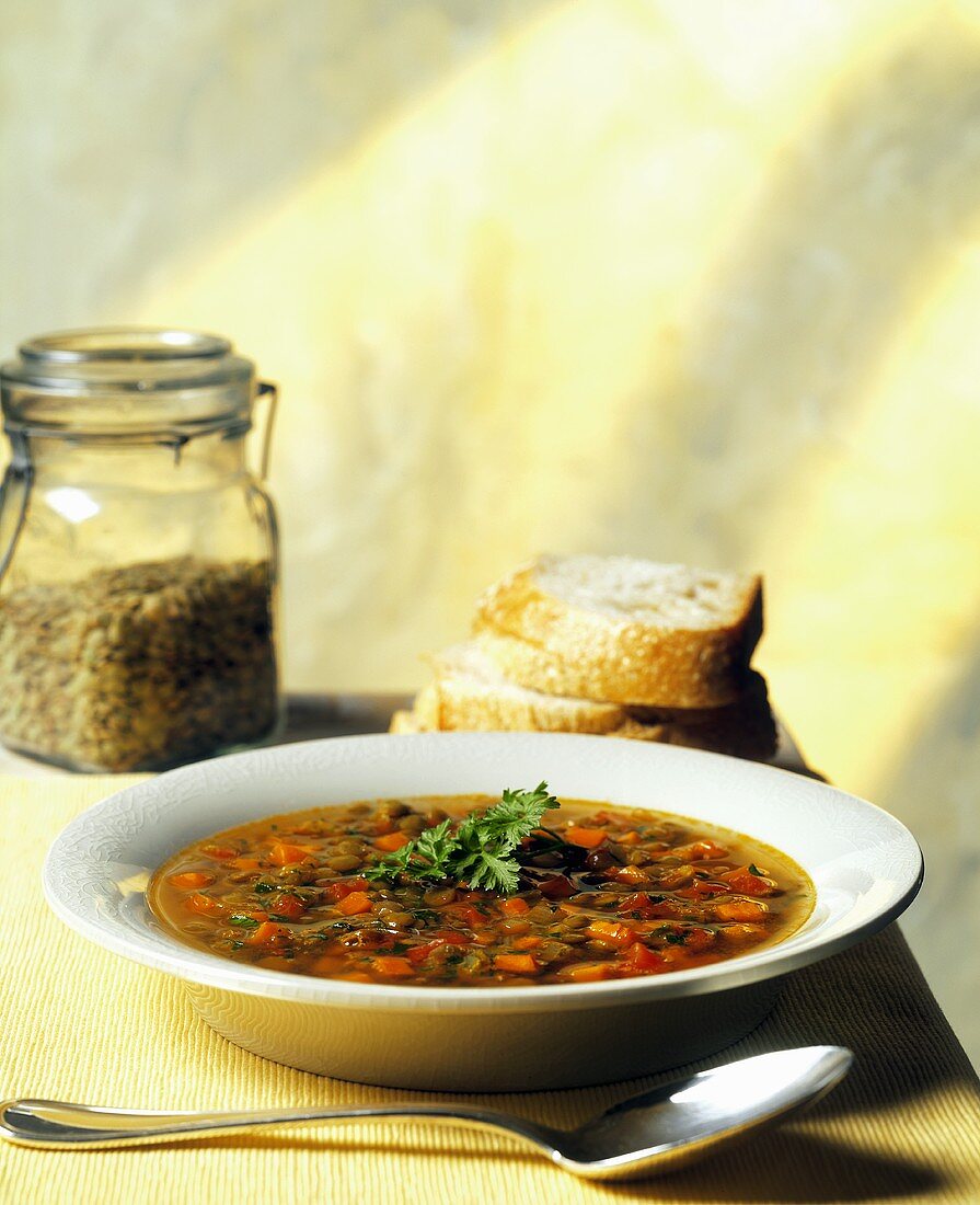 Gemüsesuppe mit Linsen