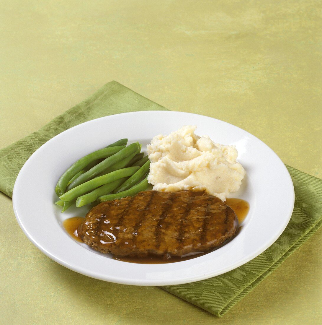 Salisbury Steak with Mashed Potatoes and Green Beans