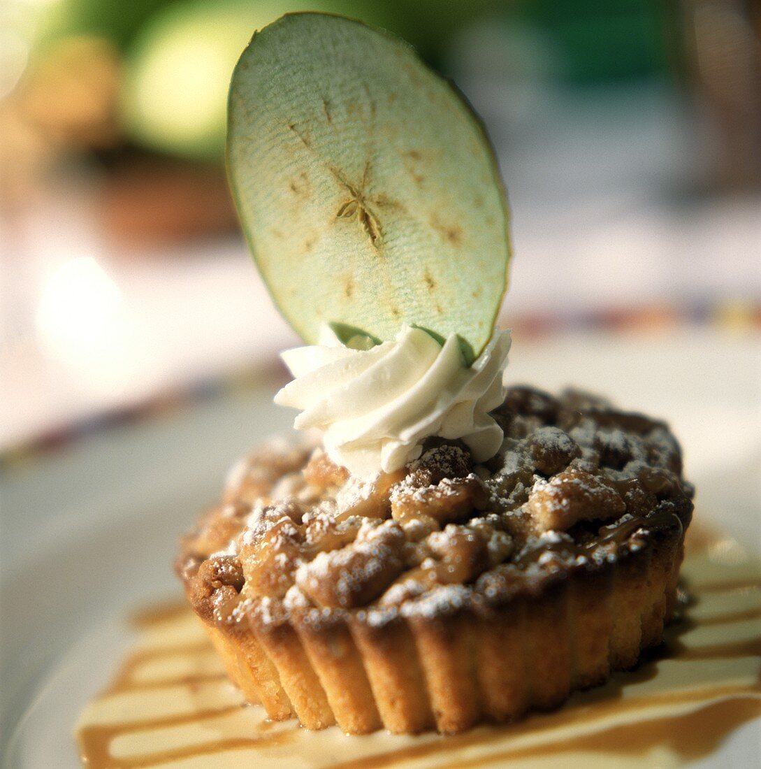 Apple tartlet with cream and apple slice
