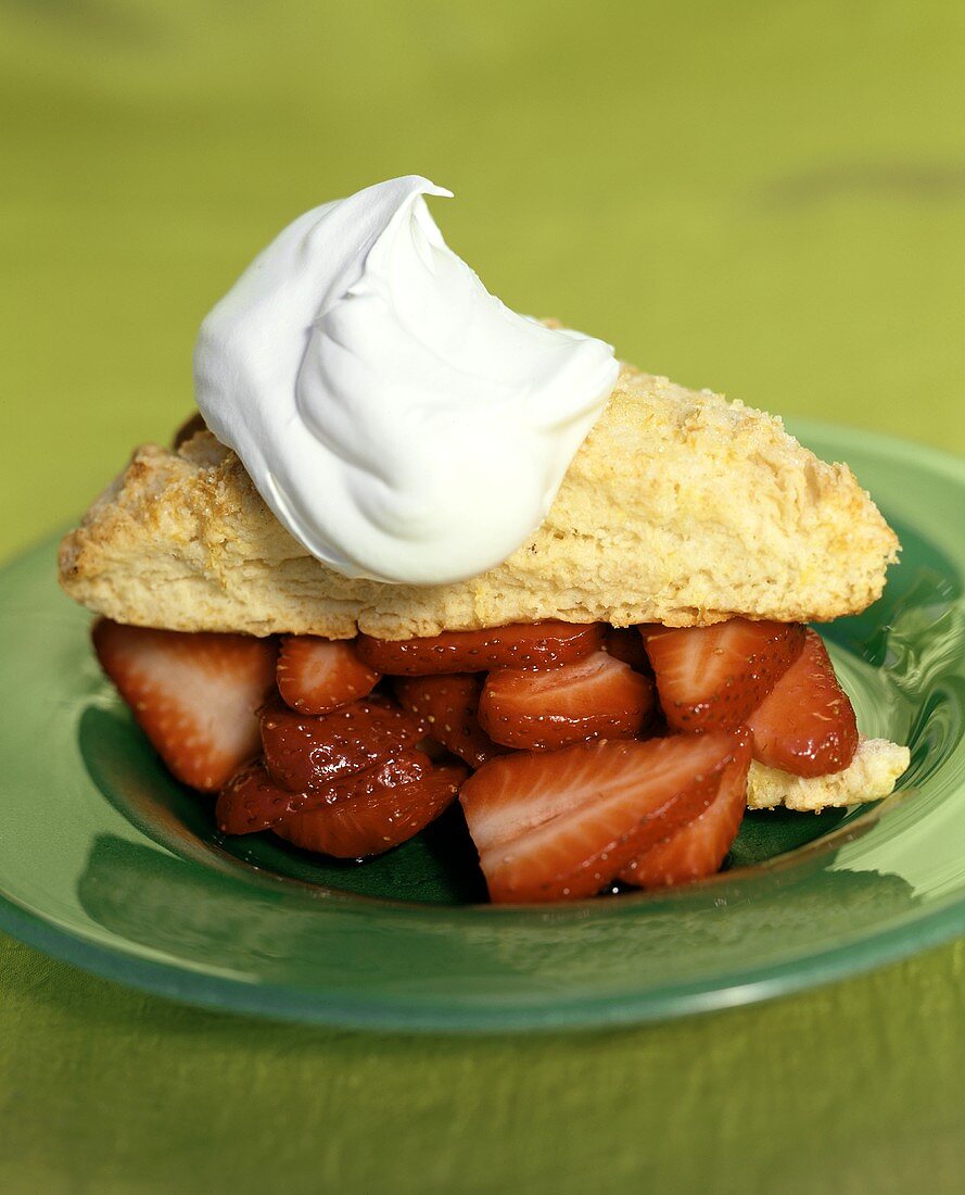 Strawberry Shortcake (Kuchen mit Erdbeeren & Sahneklecks)