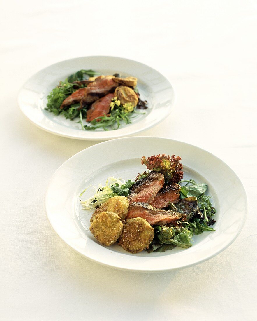 Roast beef on salad leaves with deep-fried vegetable cakes