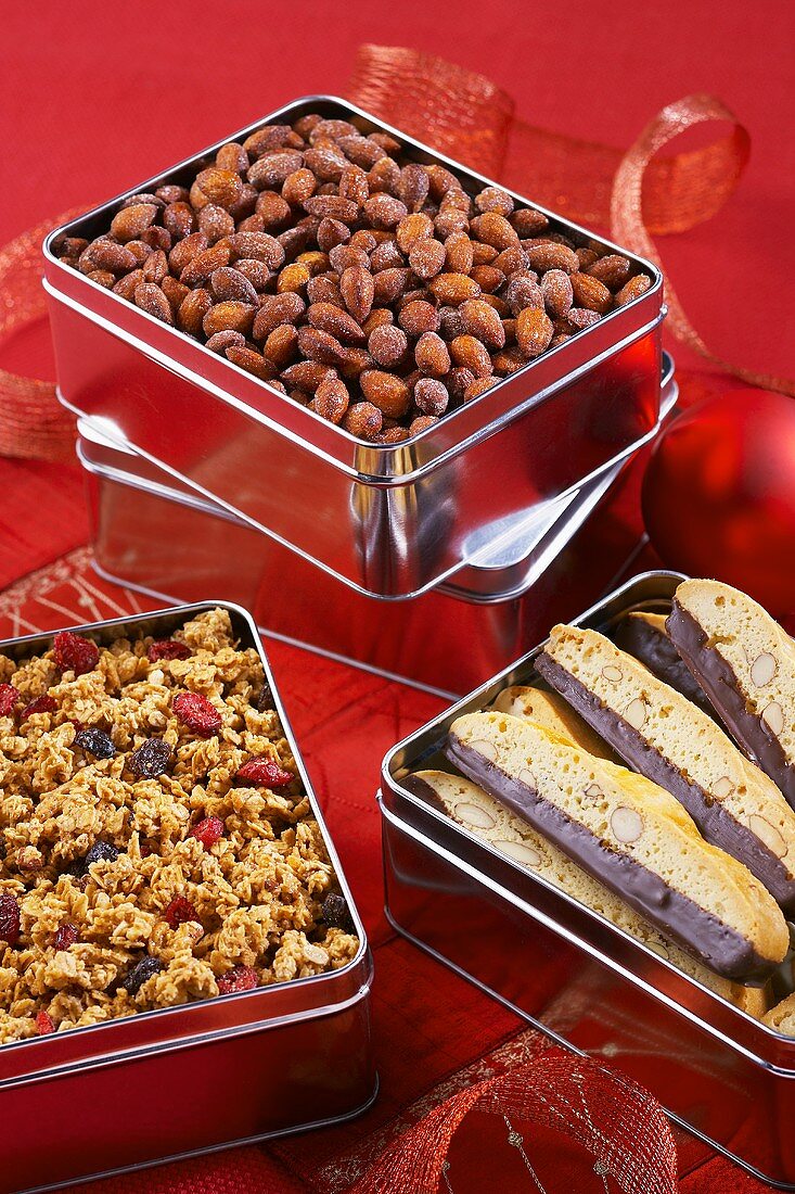 Nüsse, Cerealien und Biscotti zum Verschenken (weihnachtlich)