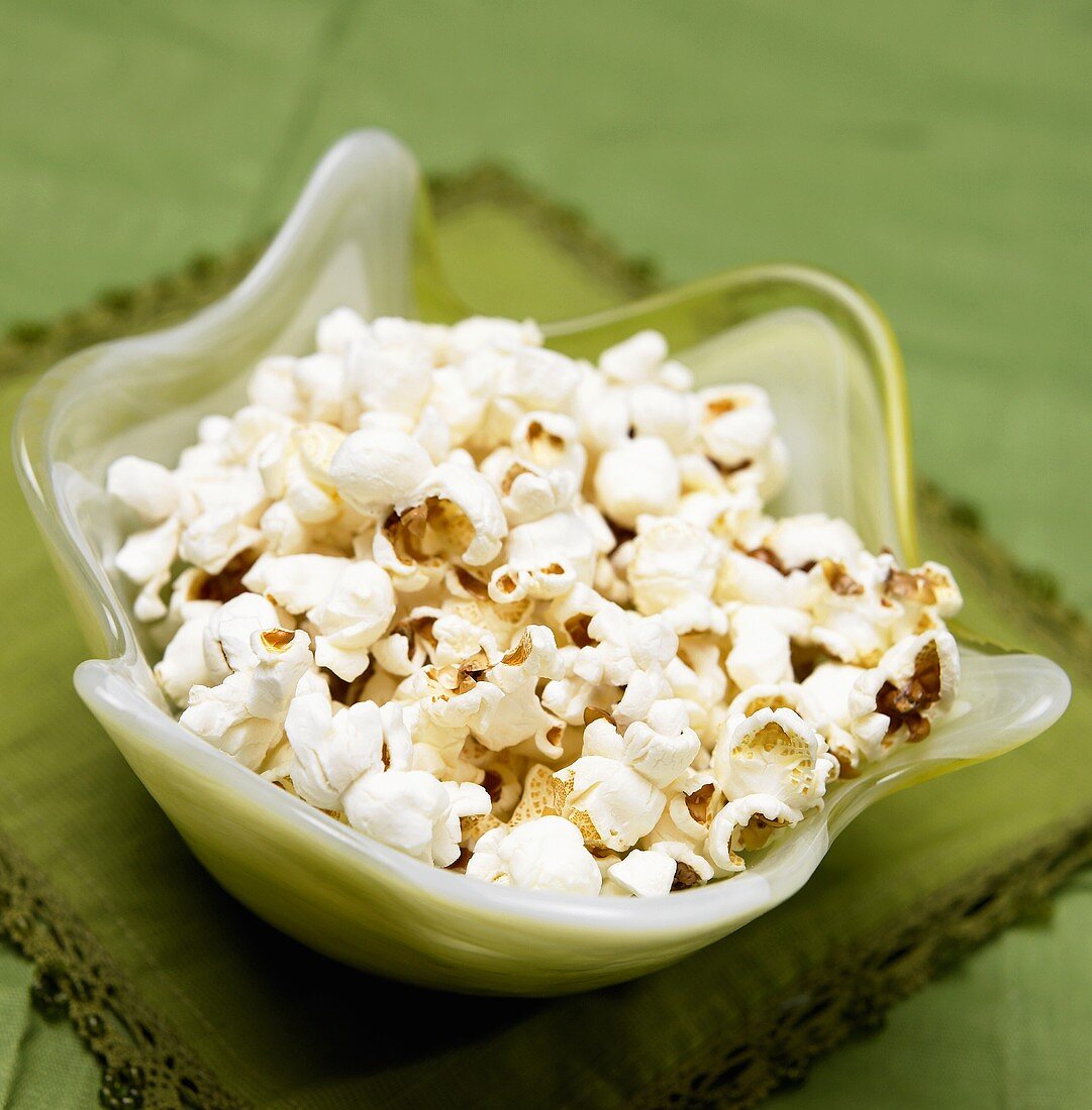 Popcorn in grüner Schale