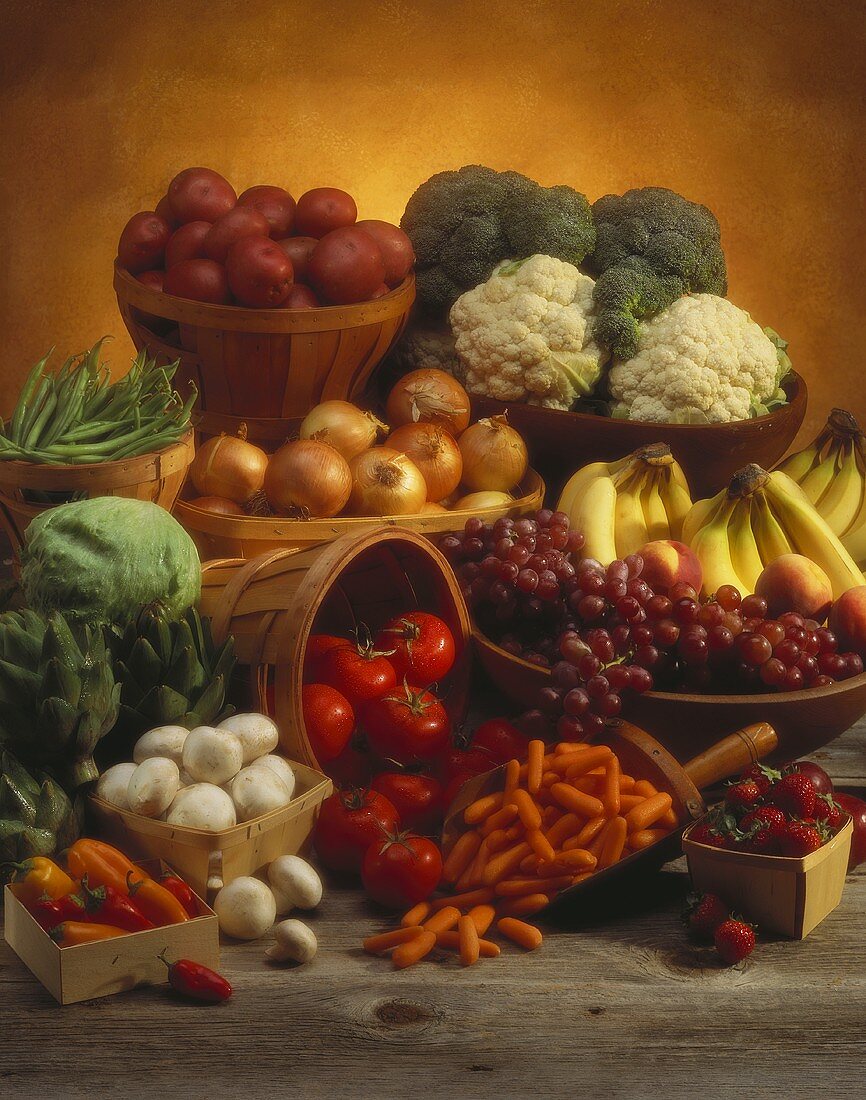 Gemüsestillleben mit Früchten