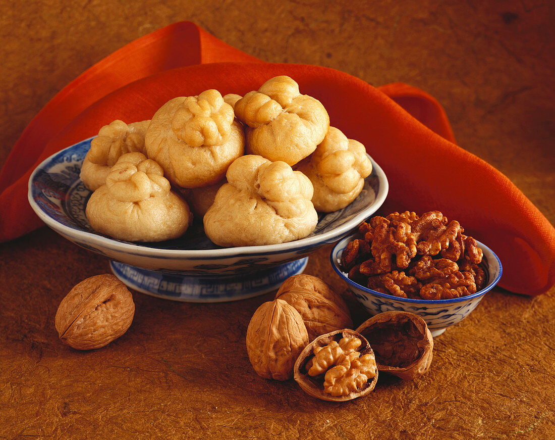 Steamed Chinese Buns with Walnuts