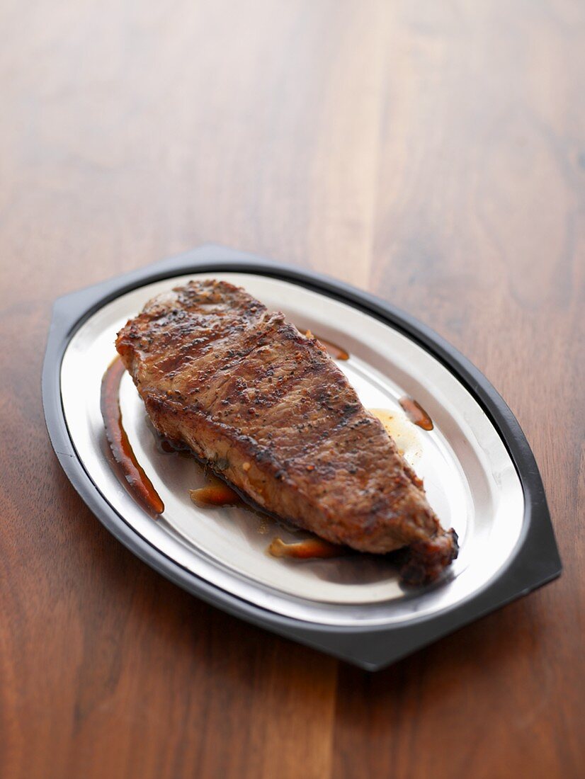 Sirloin Steak in spezieller Grillpfanne (Broiler Pan), USA