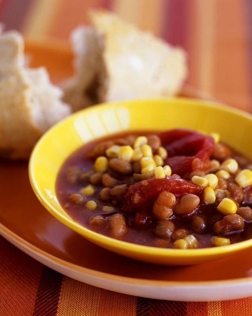 Bohnenchili mit Mais und Tomaten