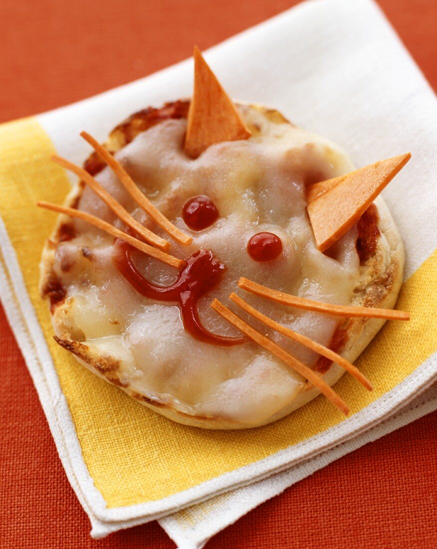 Bread roll with toasted cheese decorated as cat's face