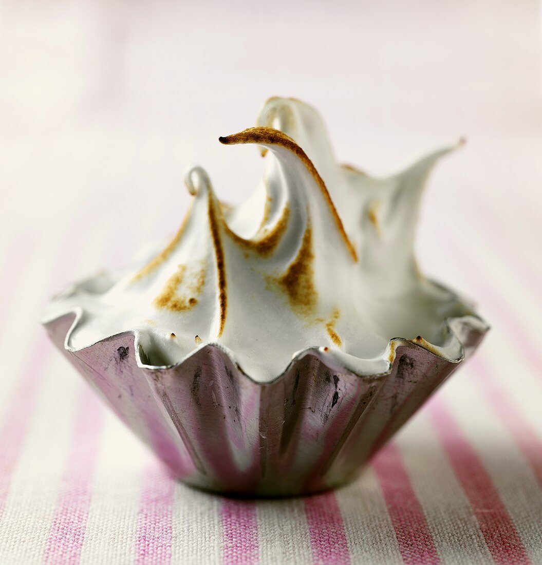 Mini-meringues in baking dish