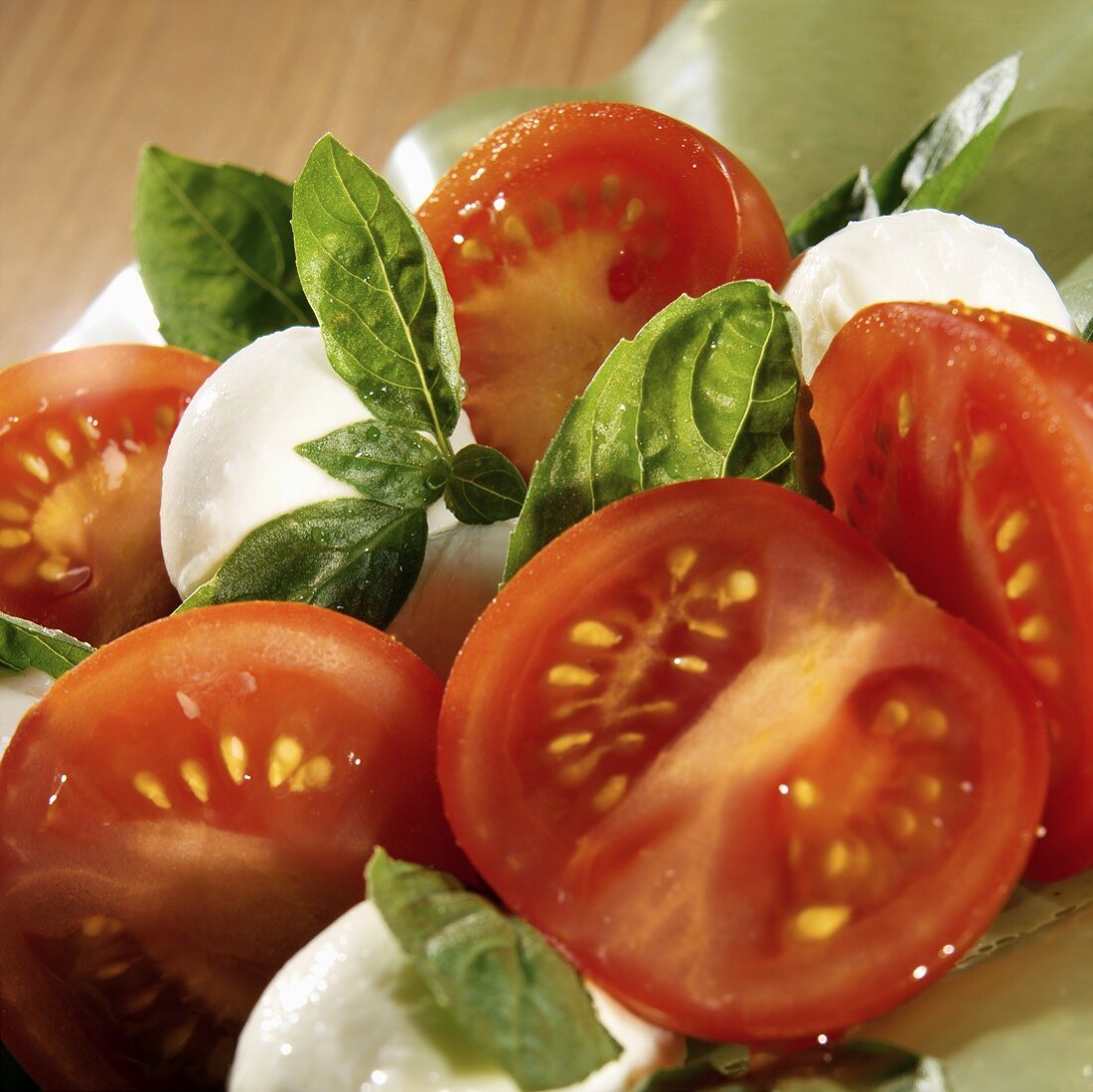 Tomatoes with mozzarella and basil (close-up)