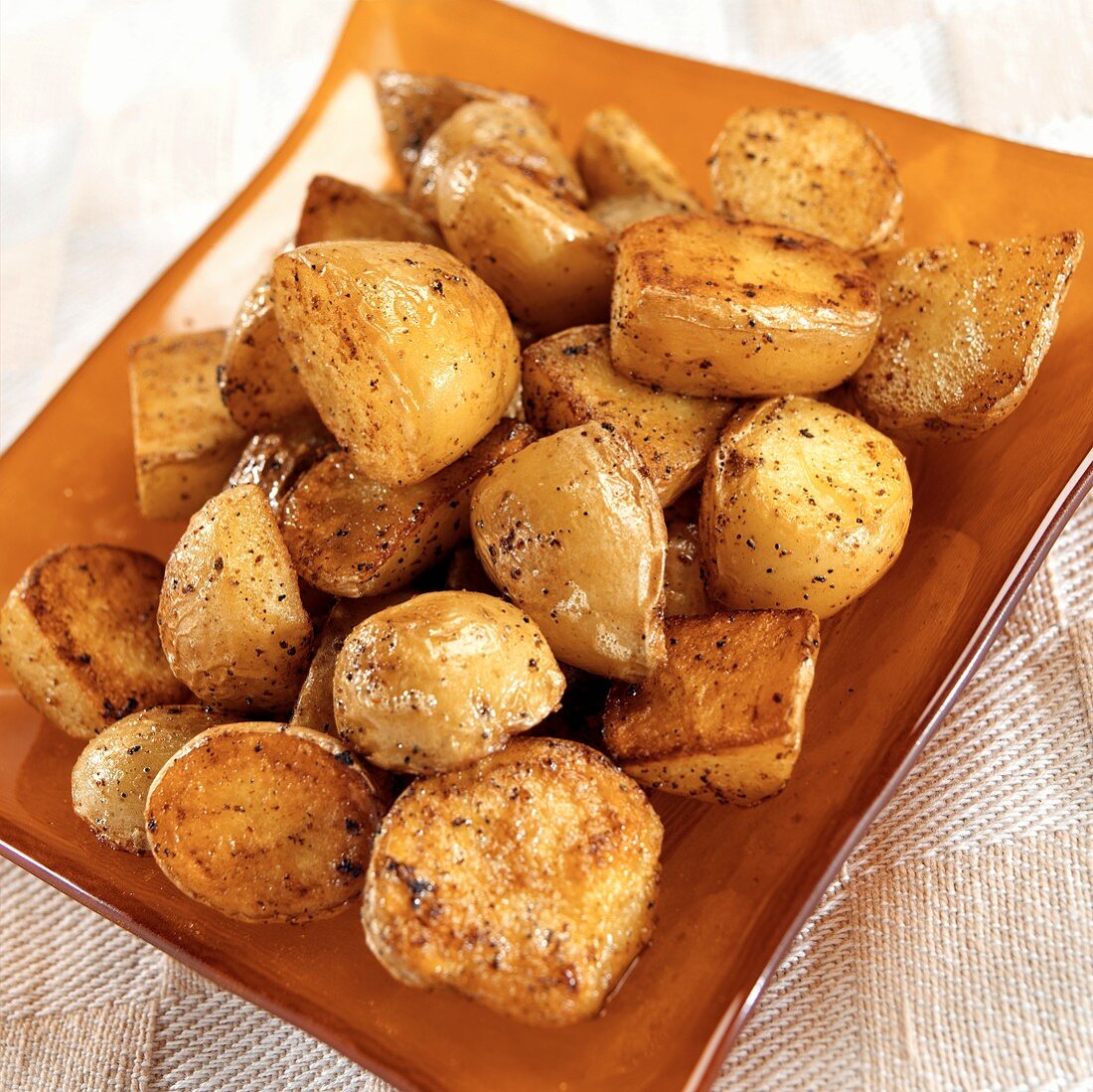 Kleine Yukon Gold Kartoffeln, gebraten in Butter und Öl