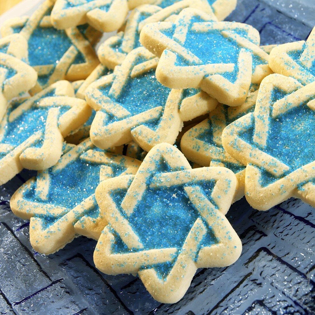 Jüdische Plätzchen (Davidstern) mit blauem Zucker