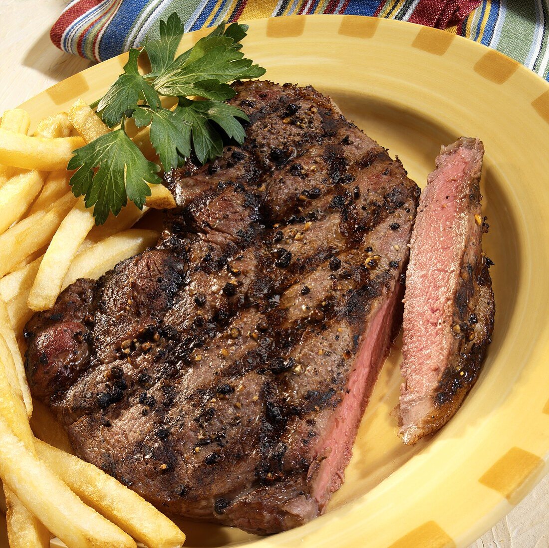 Grilled peppered steak with chips