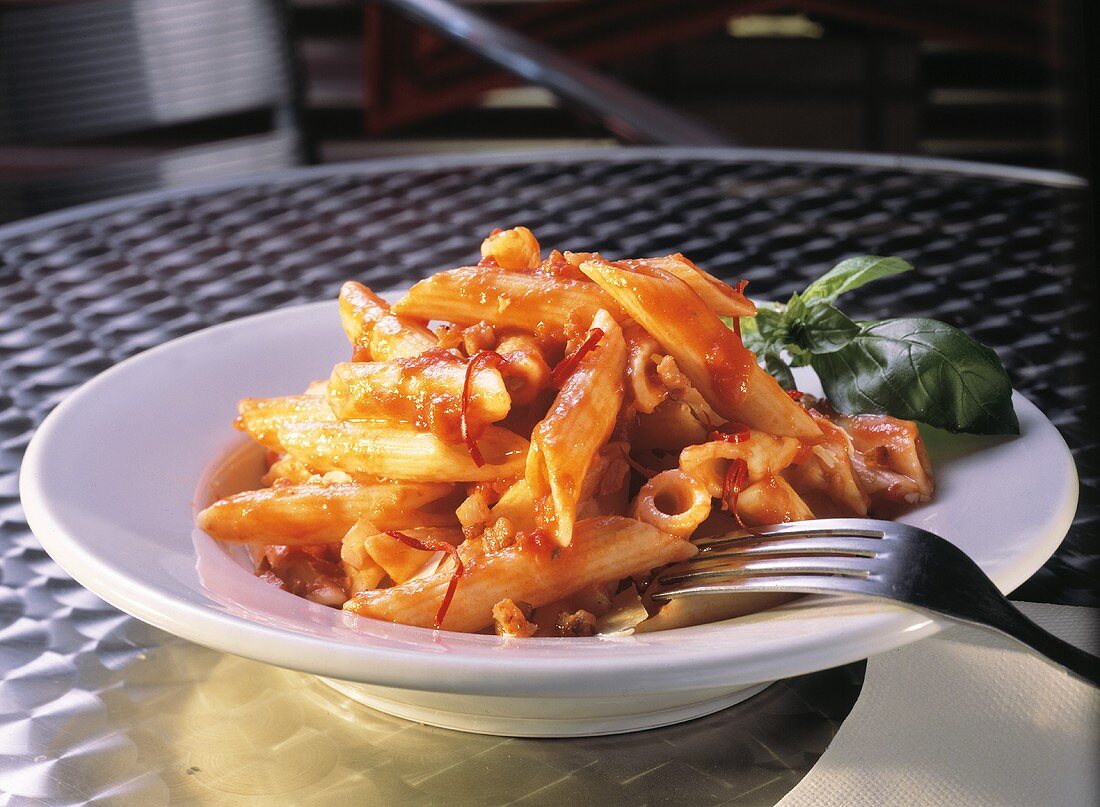 Rigatoni with Hot Tomato Sauce