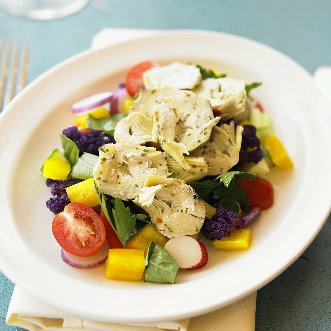 Spring Salad with Artichokes, Arugula, Tomato, Bell Pepper and Purple Cauliflower