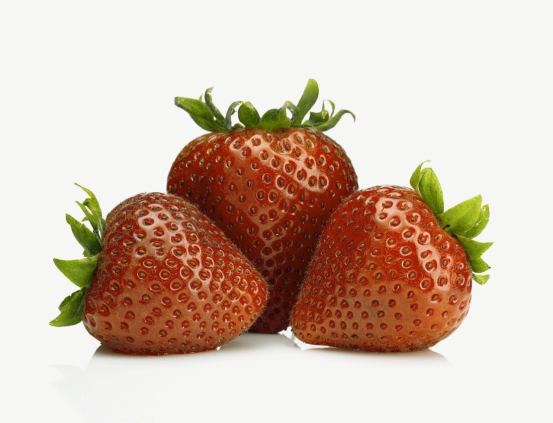 Drei reife Erdbeeren