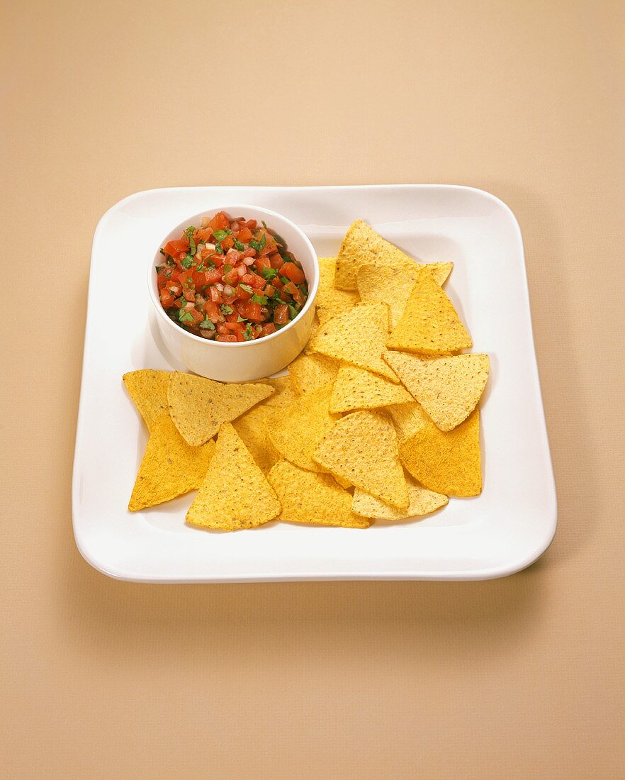 Tortillachips mit Salsa