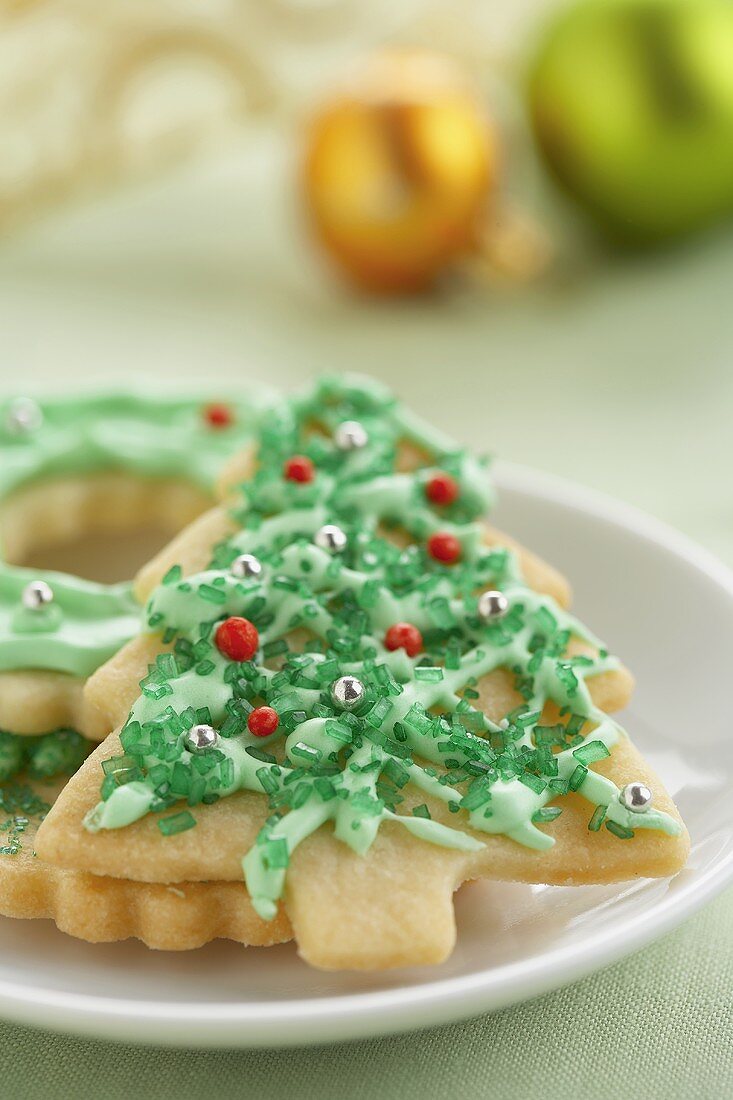 Weihnachtsplätzchen mit grüner Glasur (Weihnachtsbaum)