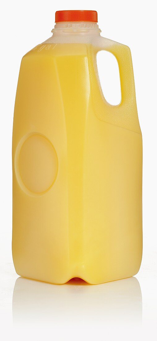 Orangensaft in Plastikflasche