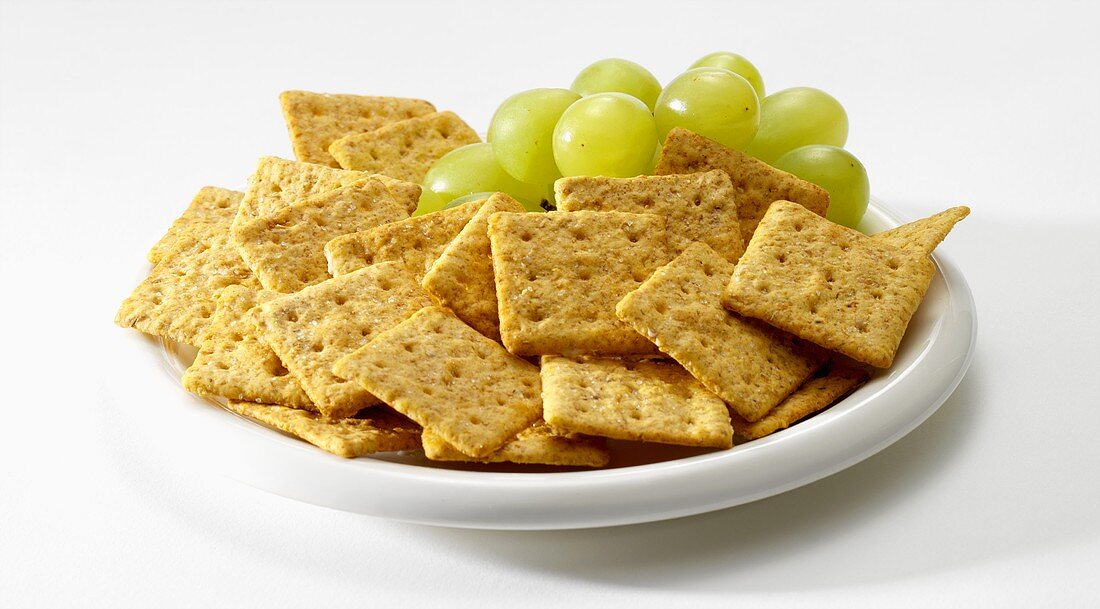 Wheat Crackers with Green Grapes